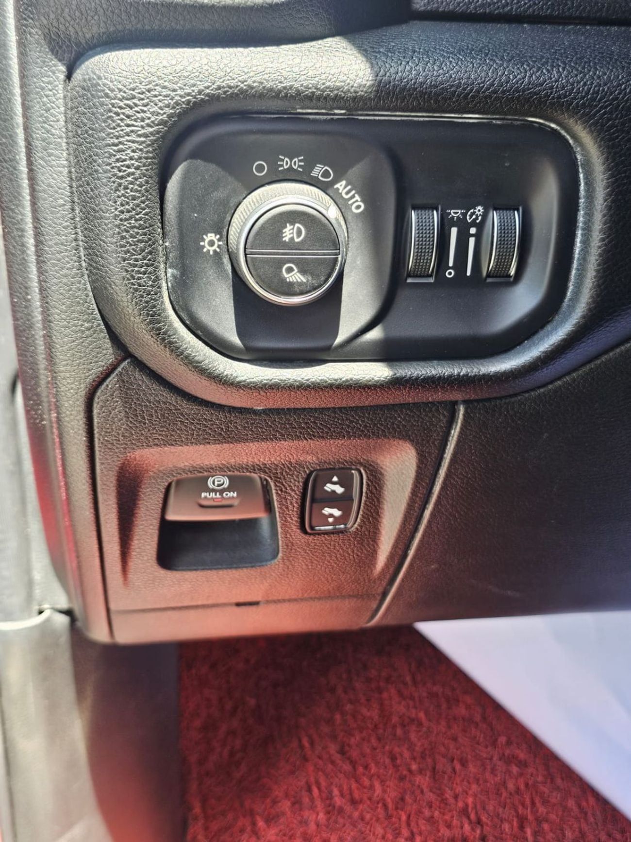 RAM 1500 Laramie 5.7L (6 Seater)