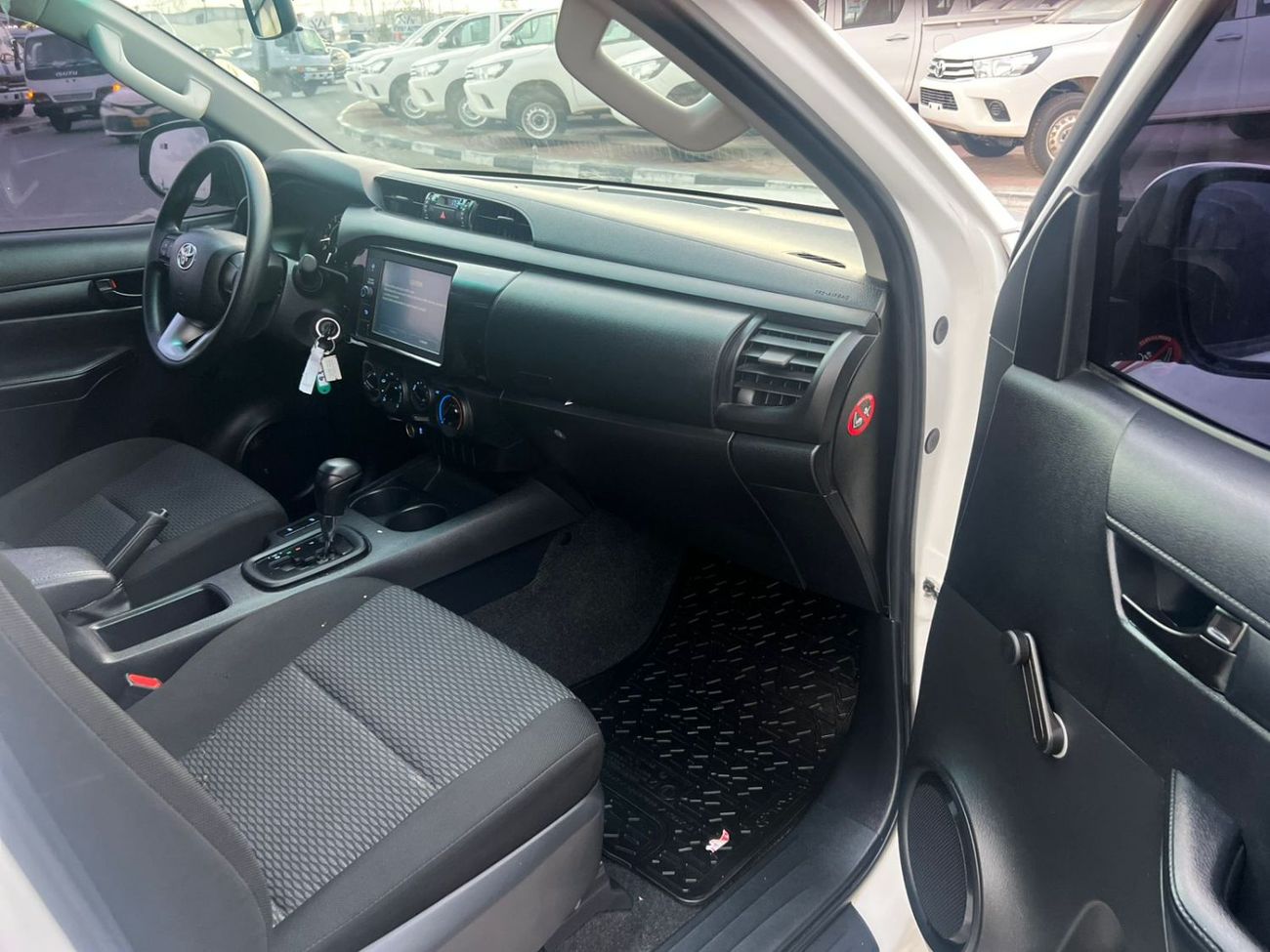 Toyota Hilux 2022 Toyota Hilux GL 2.7L V4 GCC - 4x4 AWD Original Paint - Patrol Automatic