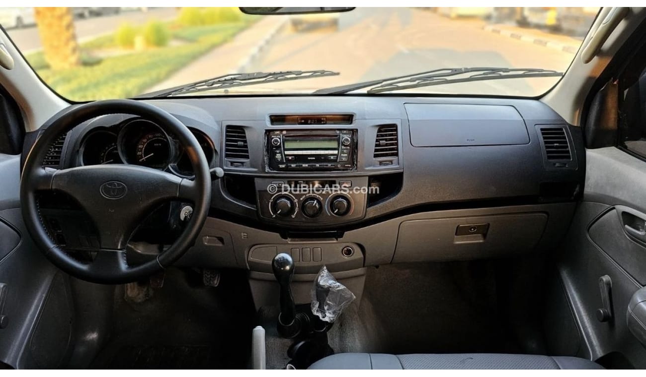 Toyota Hilux 2.5L DIESEL | MANUAL TRANSMISSION  LEFT-HAND-DRIVE | ALLOY WHEELS | LEATHER SEATS