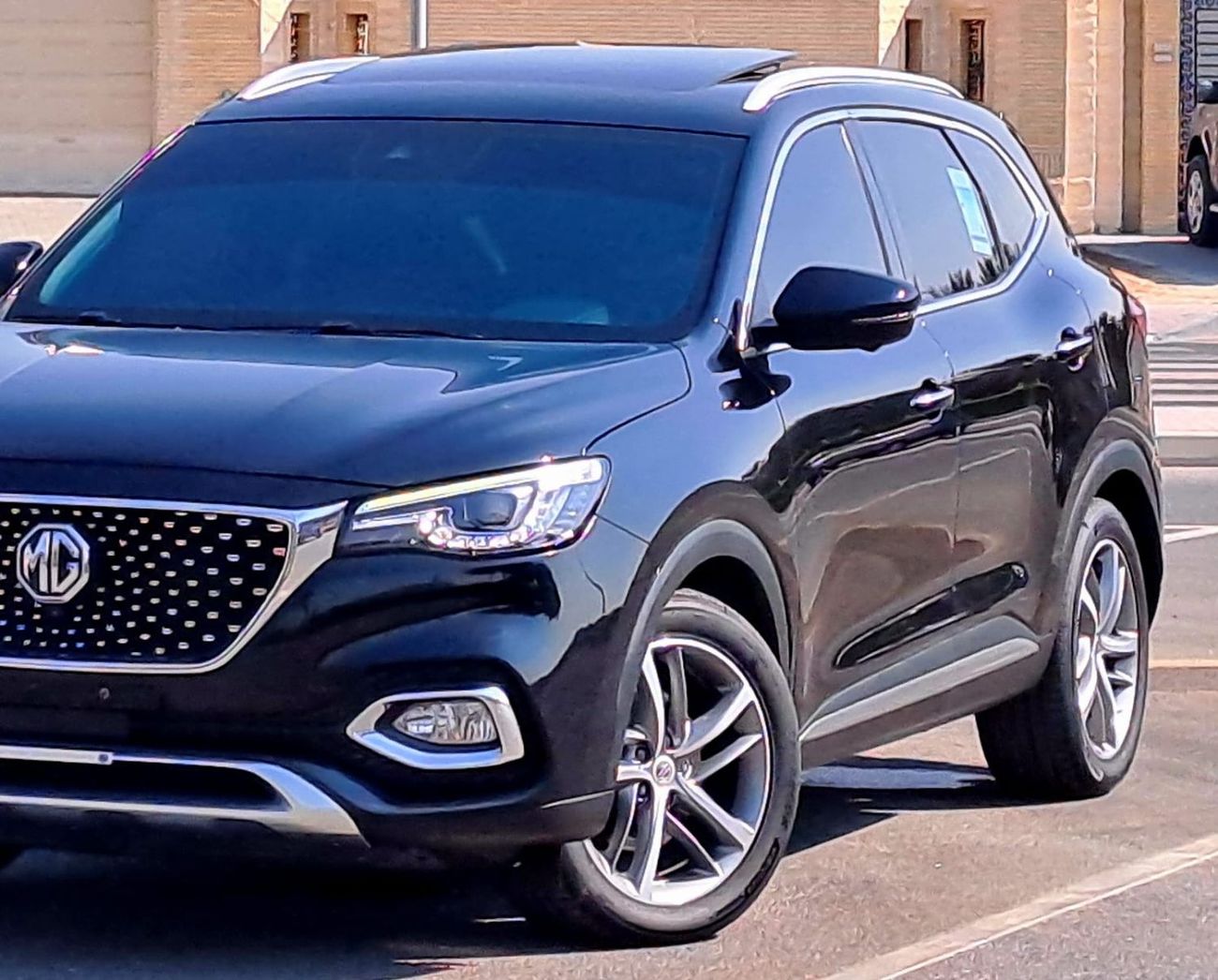 MG HS Luxury 2.0L 780-Monthly l GCC l Panoramic, Cruise, Leather l Accident Free