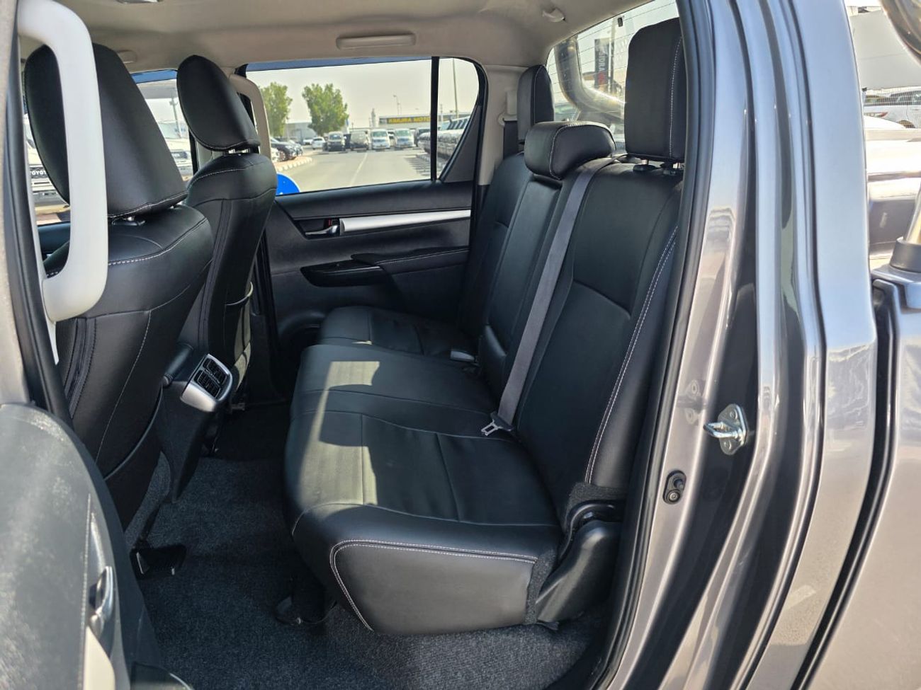 تويوتا هيلوكس diesel 2.8 liter right hand drive only for export available