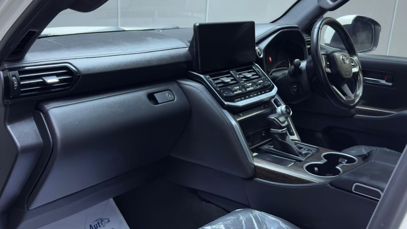 Toyota Land Cruiser LC300 ,RIGHT HAND DRIVE DIESEL ,4.5 LITER ,FULL OPTION  ,WITH G.R KIT