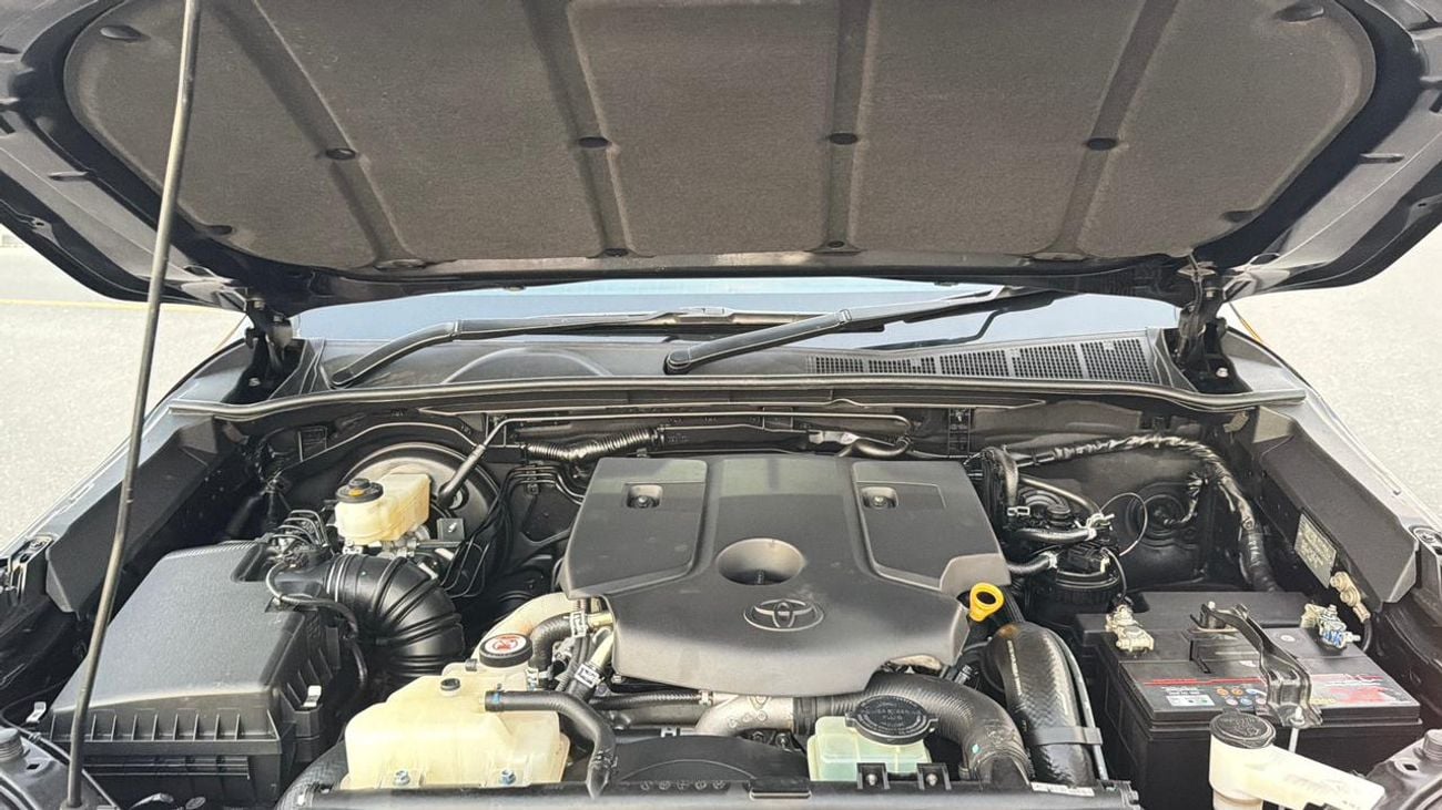 تويوتا هيلوكس 2020 | 2.8L DIESEL | AUTOMATIC TRANSMISSION | RIGHT-HAND-DRIVE | GR SPORTS BODY KIT INSTALLED | HEAV