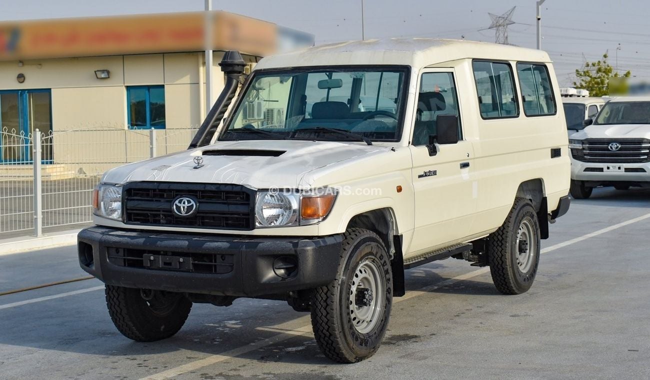 Toyota Land Cruiser 70 LC78 - 4.5l - Manual - New Shape - 13 Seater - Central Lock - Automatic Windows - 4wd