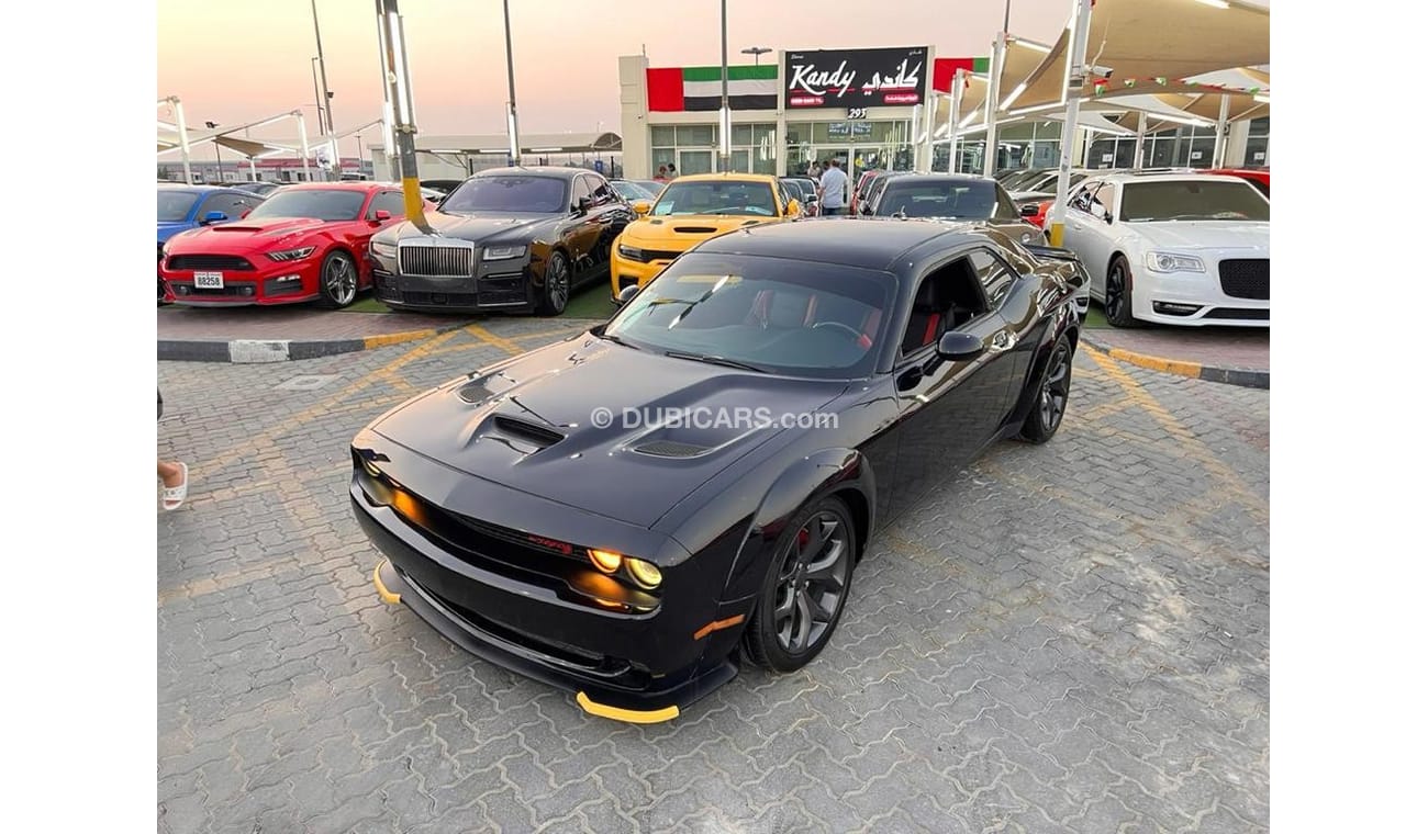 Used Dodge Challenger For sale 2015 for sale in Dubai 566748