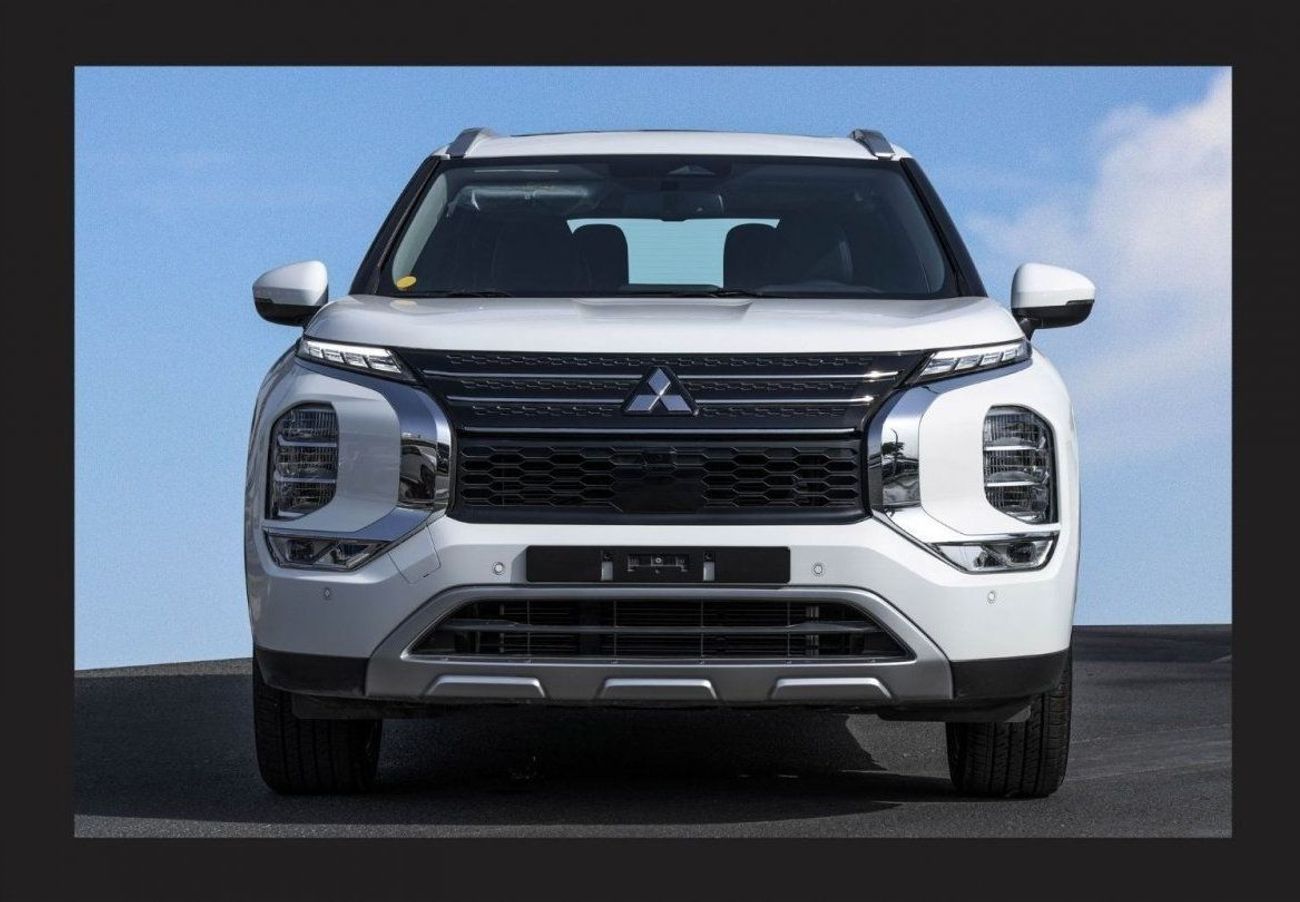 ميتسوبيشي آوتلاندر MITSUBISHI 2.5L Hi-LinePetrol Automatic Full