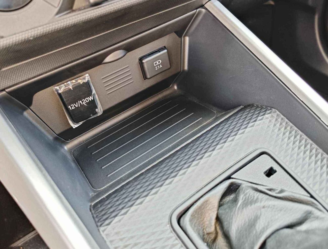 Toyota Raize 1.2L Petrol, Alloy Rims, DVD Camera, Rear A/C ( CODE # 67961)