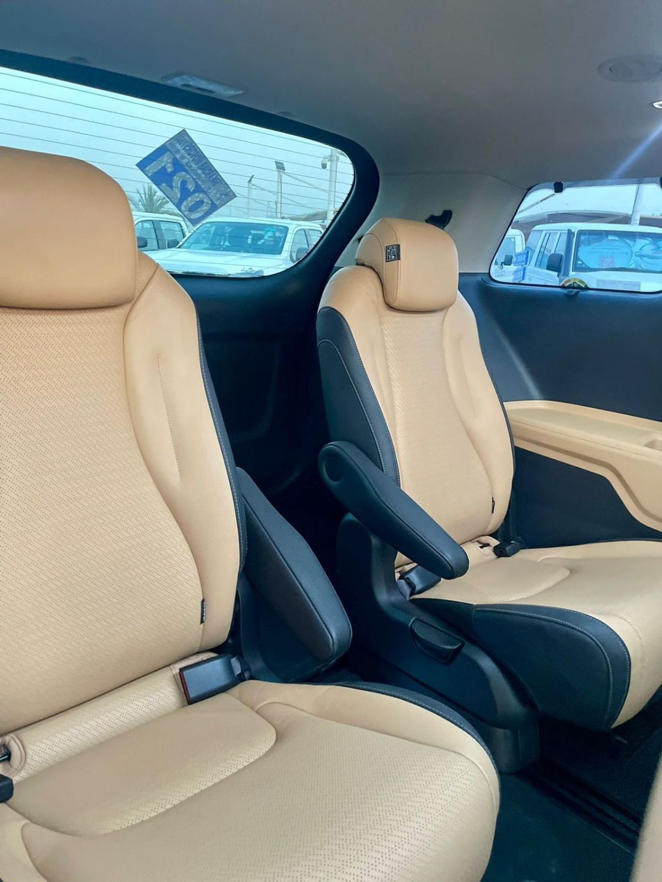 Kia Carnival 2021 Kia Carnival Exclusive Diesel Korean Specs Orignal Paint - 360* CAM - Panoramic View - 6 seater