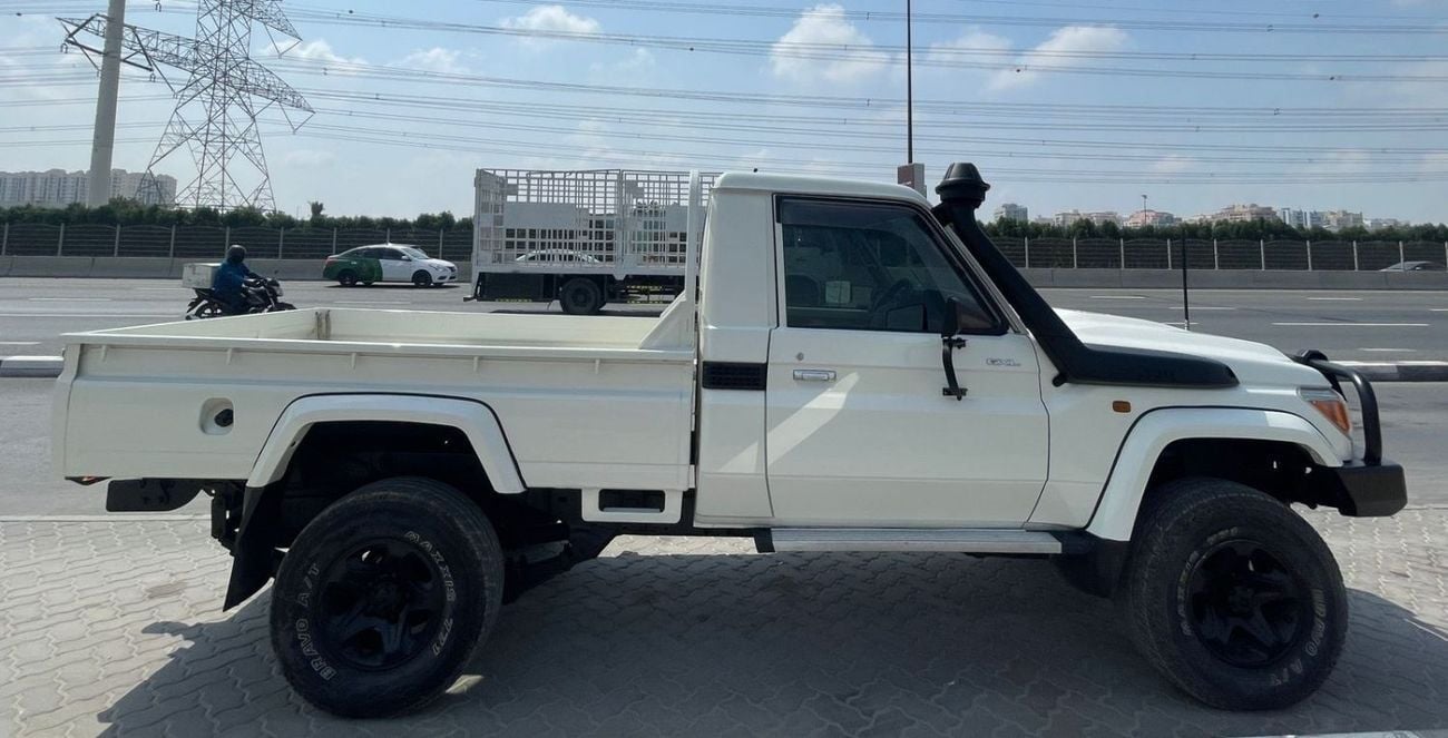 تويوتا لاند كروزر بيك آب RIGHT HAND VEHICLE ONLY FOR EXPORT 4.5 LITER
