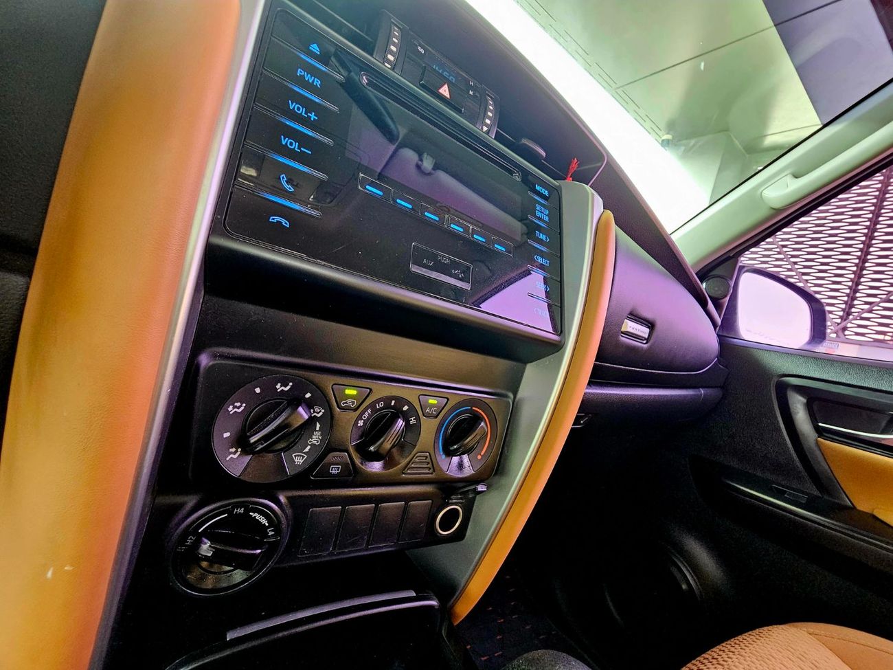 Toyota Fortuner EXR 2.7L (164 HP) FORTUNER EXR / V4 2.7L 4WD / LOW MILEAGE