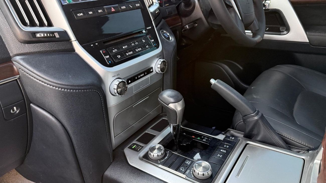 Toyota Land Cruiser VXR 200 Series Right Hand Side Drive