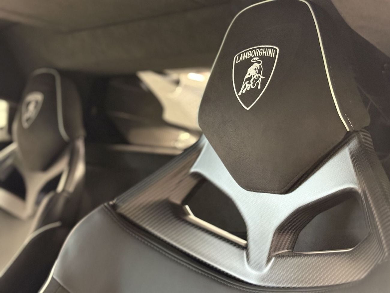 لامبورغيني ريفويلتو AED 30,400 P.M | 0% DOWN PAYMENT | LAMBORGHINI REVUELTO CARBON EDITION | 6.5L V12 HYBRID – 1,001 HP 
