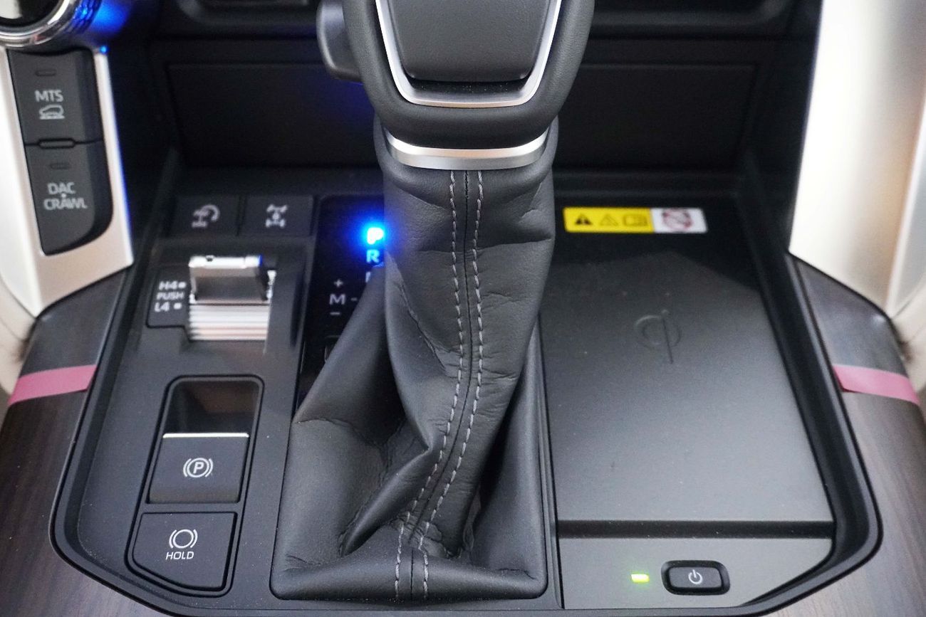 تويوتا لاند كروزر 2025 MODEL TOYOTA LAND CRUISER VX 3.5L HYBRID