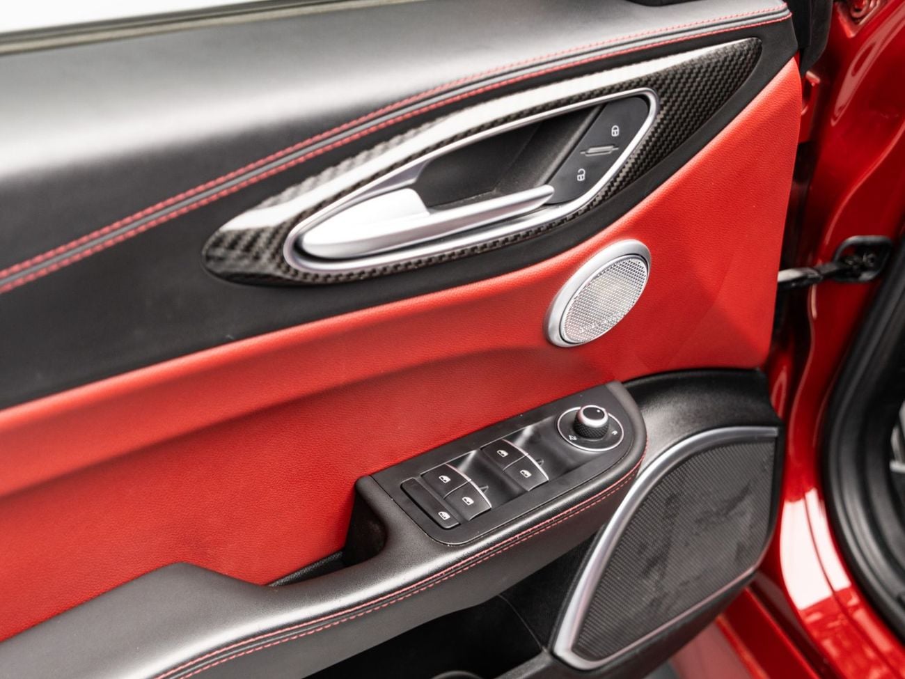 ألفا روميو جوليا QUADRIFOGLIO QUADRIFOGLIO