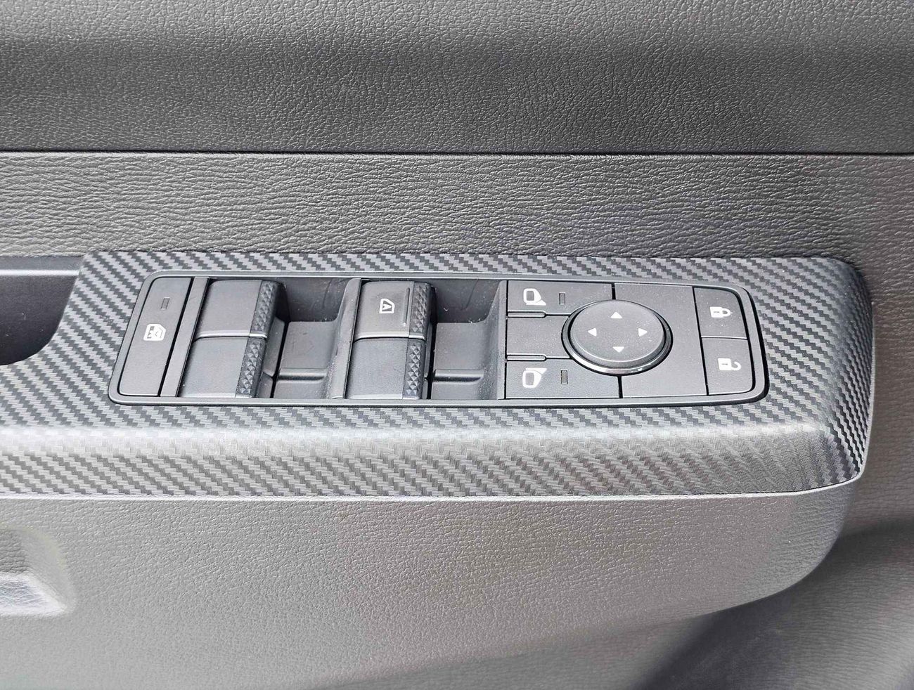 Mitsubishi L200 2.4L DSL / M/T 4WD / NEW SHAPE (CODE # L2DDMB)