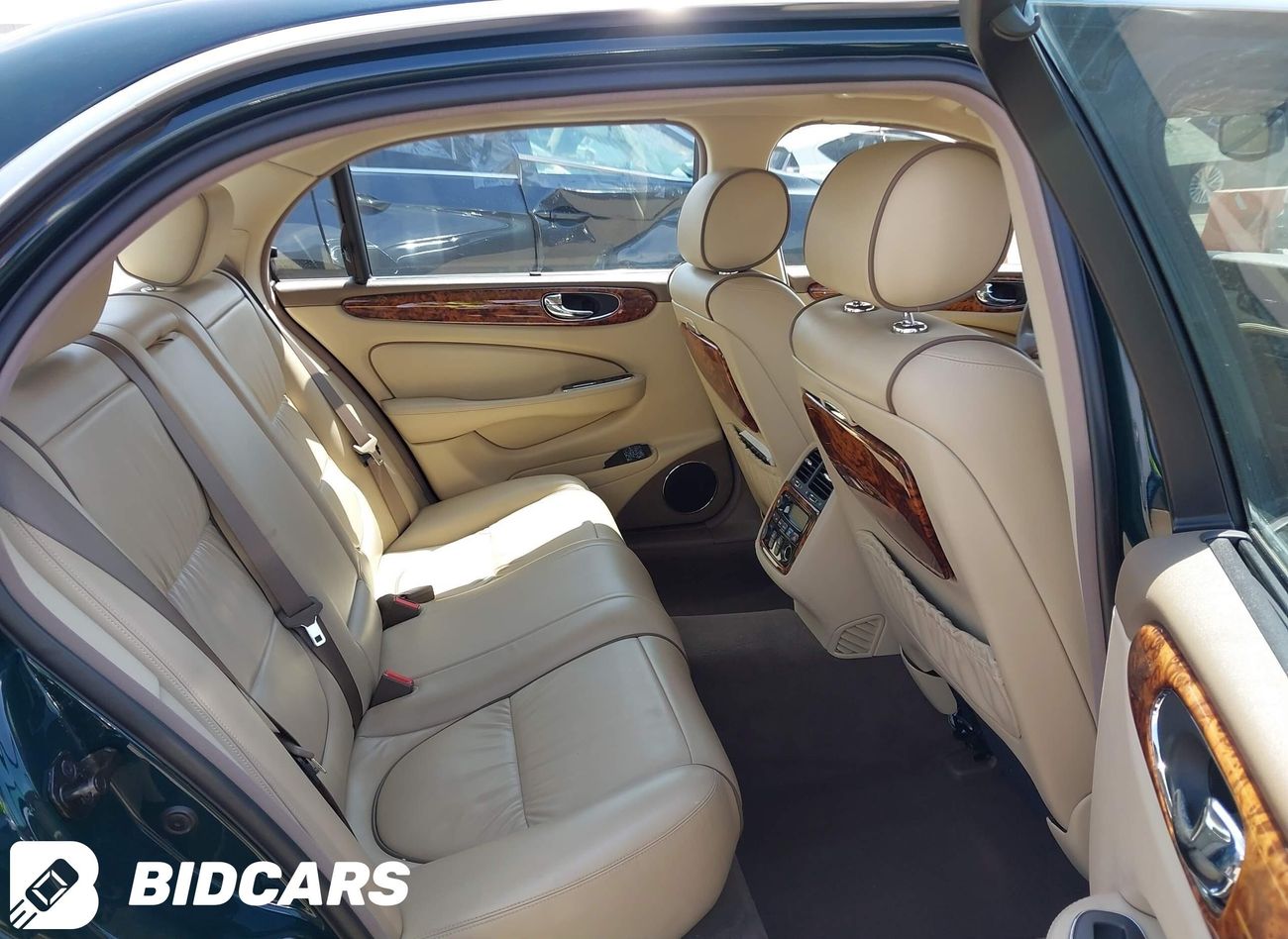 جاكوار XJ8 Vanden Plas