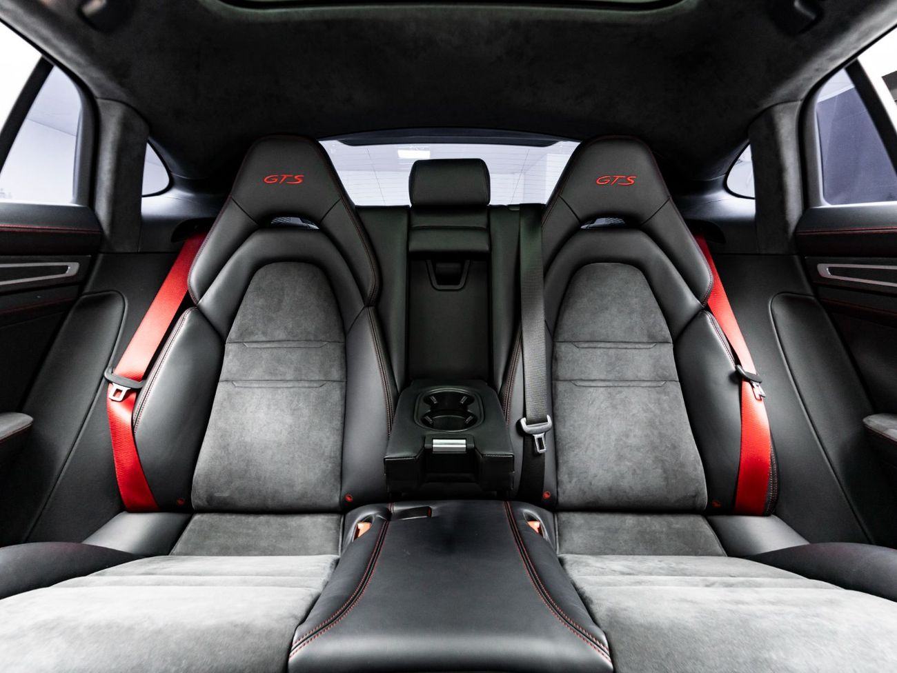 بورش باناميرا GTS 4.0L (454 HP) AWD