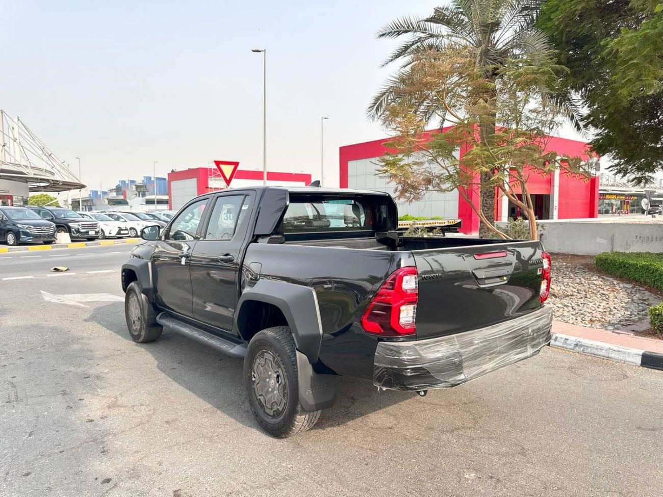 Toyota Hilux 2025 TOYOTA Hilux Dcab 4x4 2.8L GR-S W/RADAR GCC BRAND NEW 0KM
