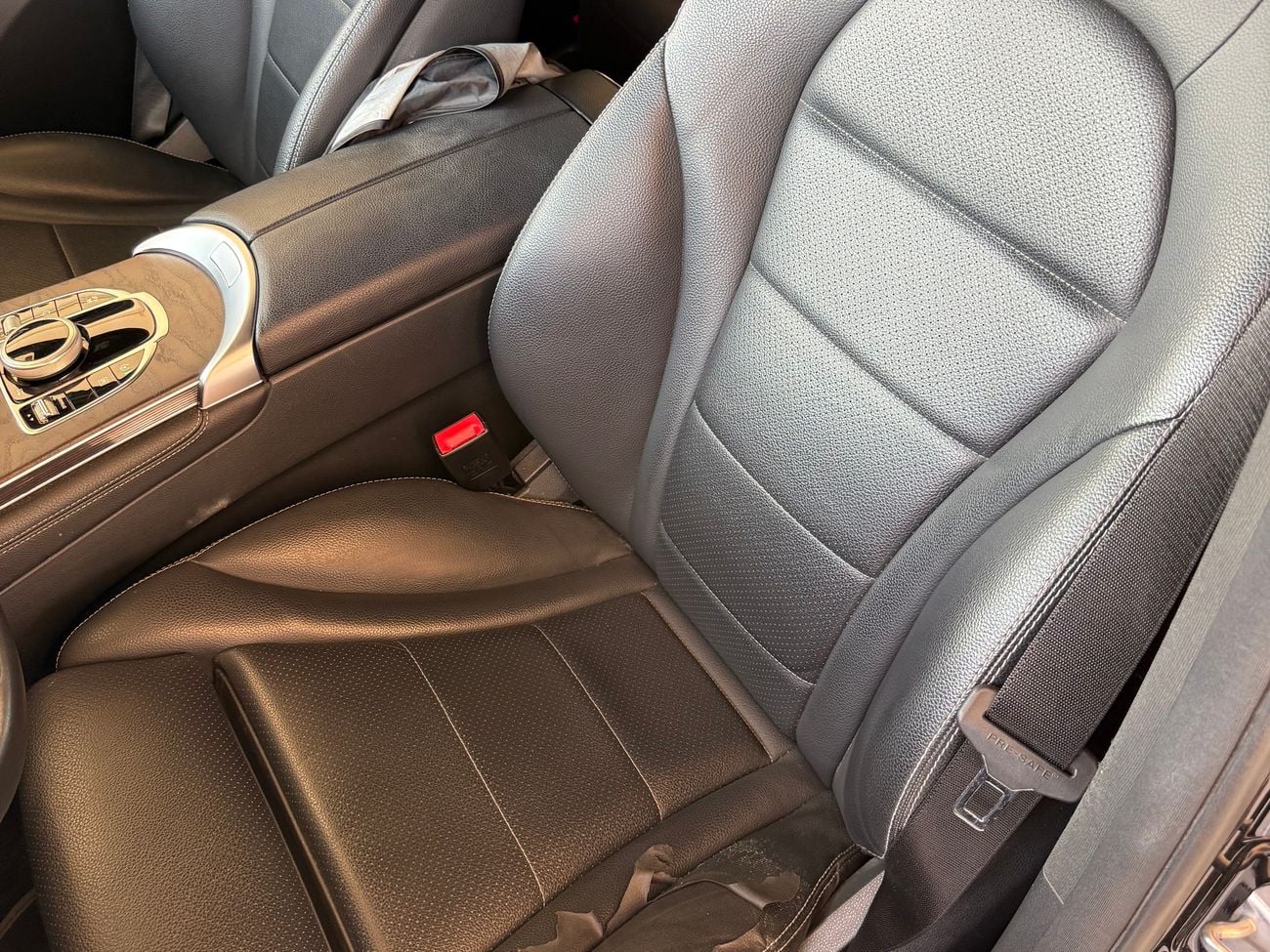 مرسيدس بنز GLC 300 E 4MATIC PREMIUM