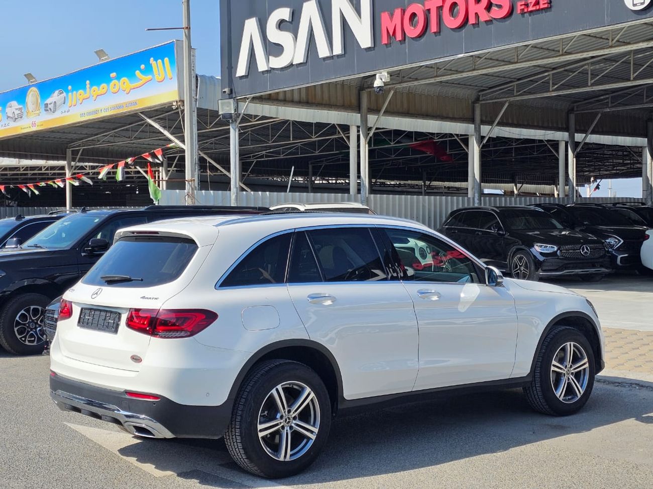 مرسيدس بنز GLC 300 4MATIC 2.0L