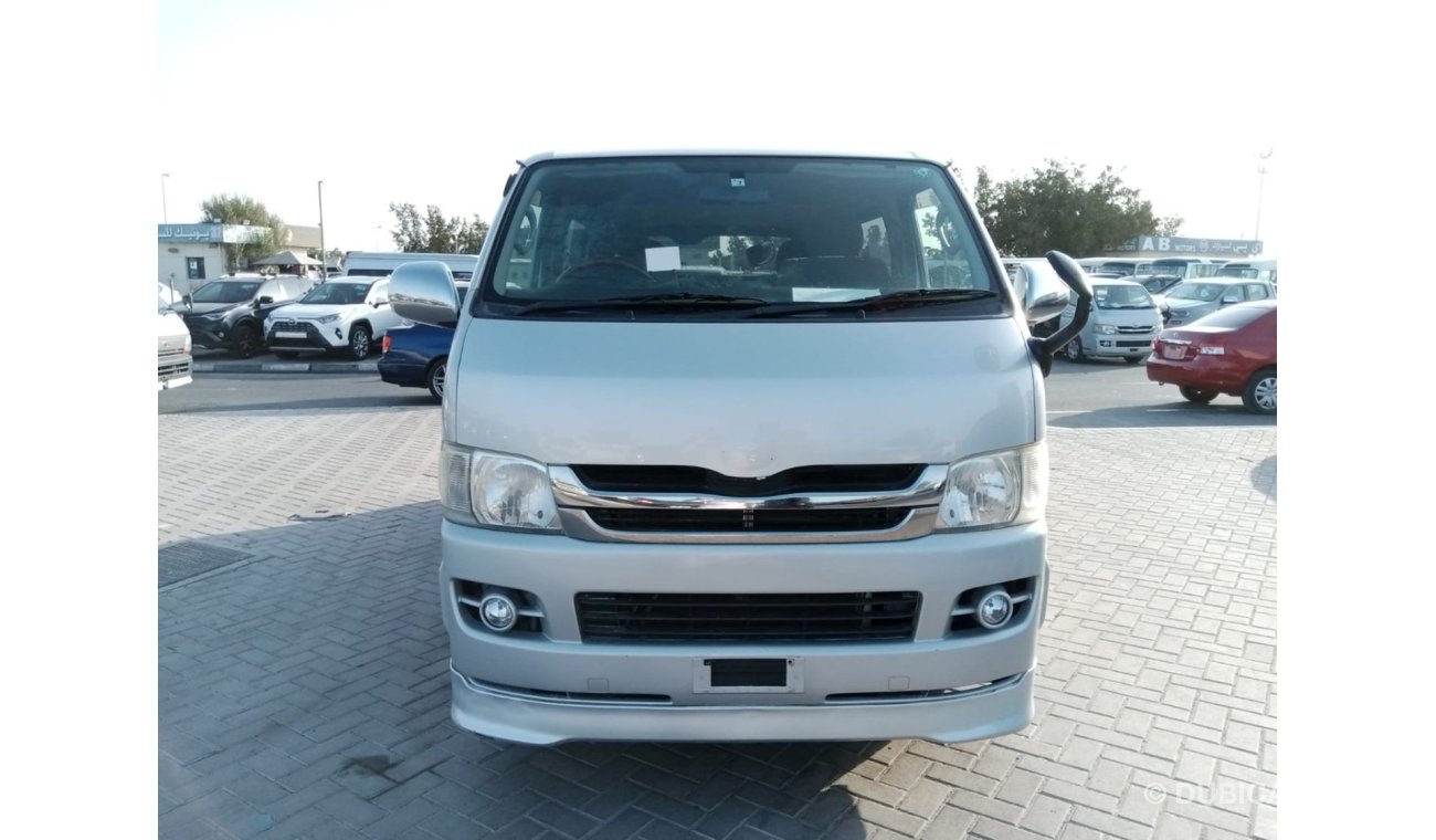 تويوتا هاياس TOYOTA HIACE RIGHT HAND DRIVE (PM950)