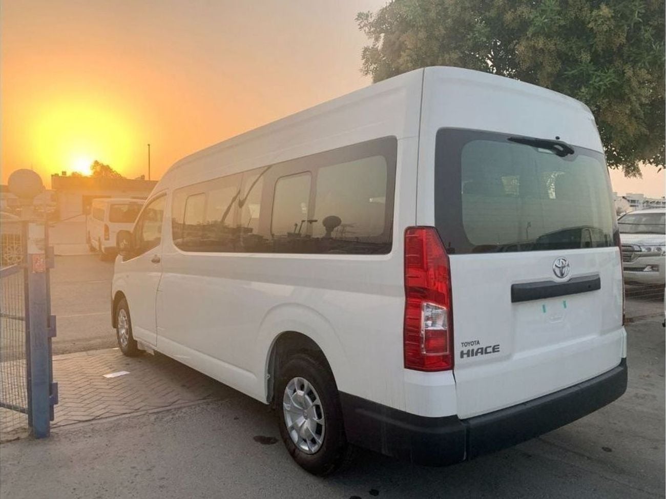 تويوتا هاياس COMMUTER HR 2.800cc DSL - 14 SEATER - M/T - 23MY