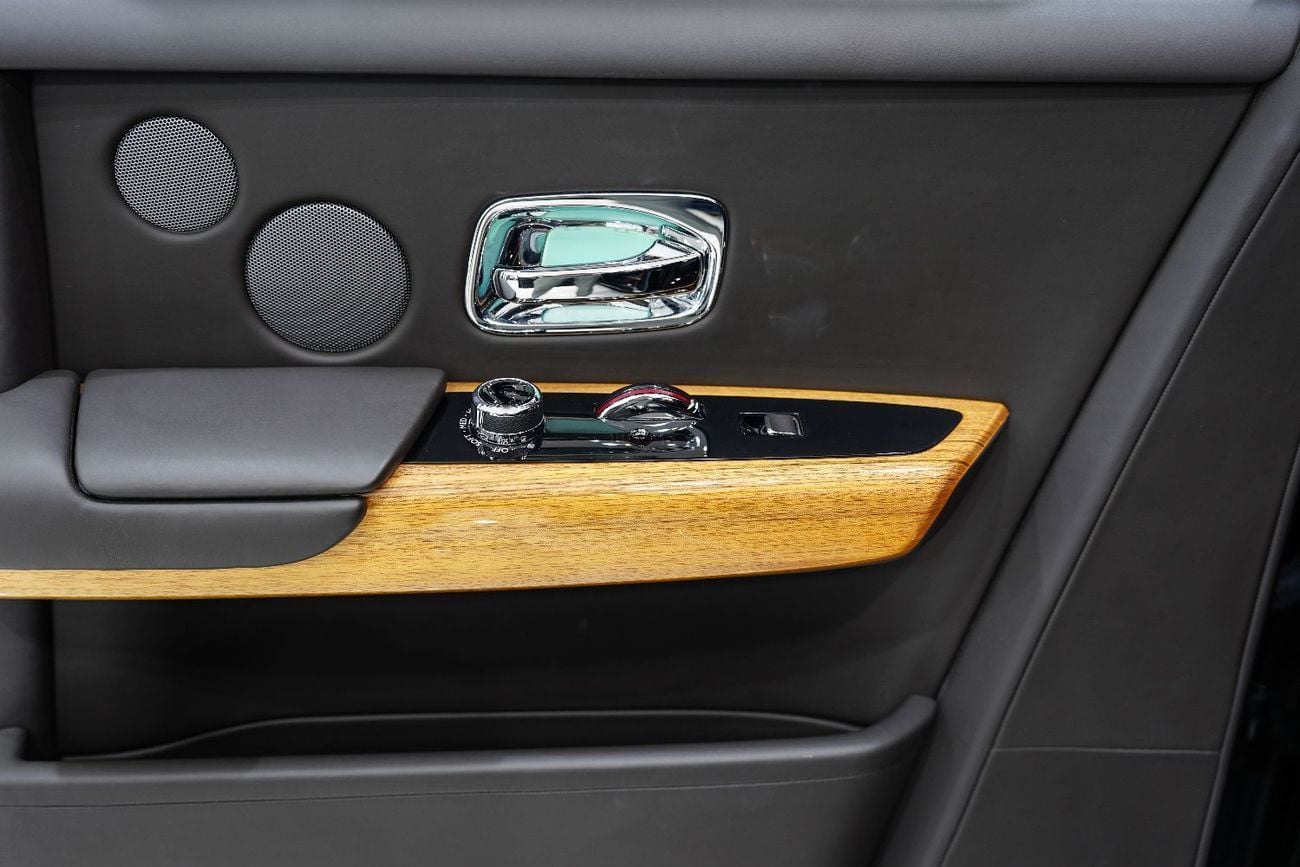 رولز رويس فانتوم Std 6.8L Rear-Seat Entertainment, Starlight Headliner, Dealer Extended Warranty!!