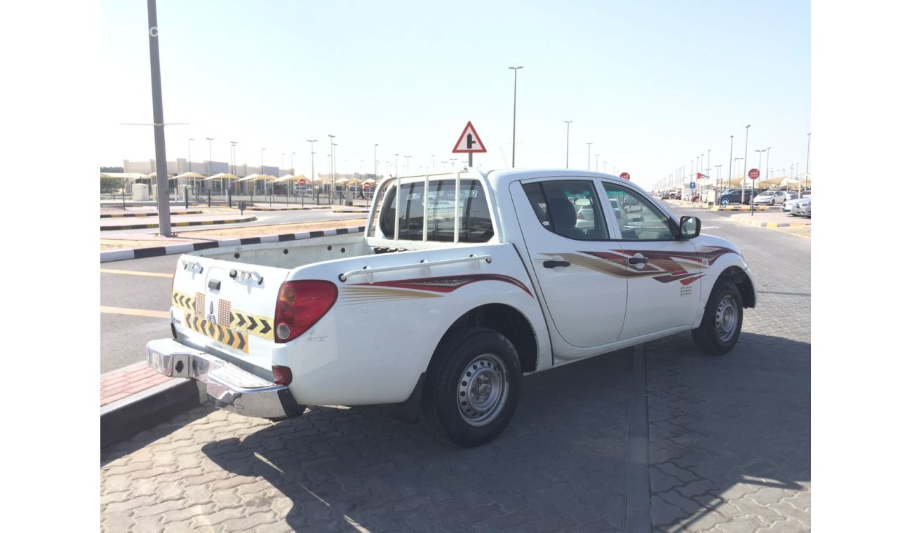 Mitsubishi L200 4X2 DOUBLE CABIN