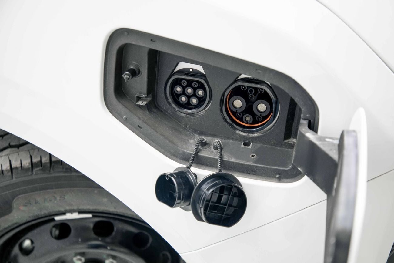 Geely Farizon Super Van - White Inside Black | Export Only