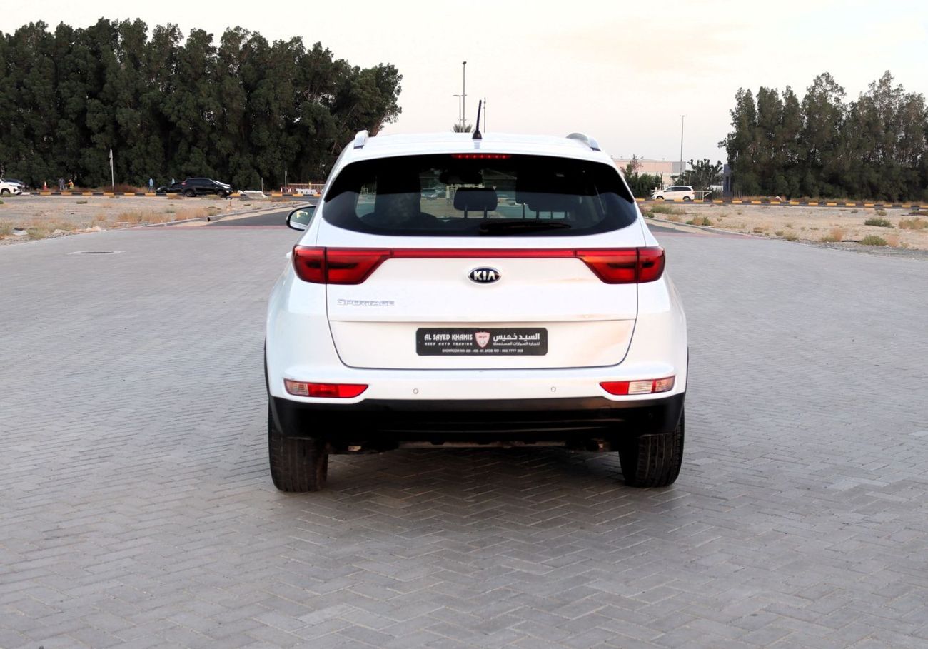 كيا سبورتيج Base خالية من الحوادث - خليجي - مكينة 2.0  - بحالة الوكالة من الداخل والخارج