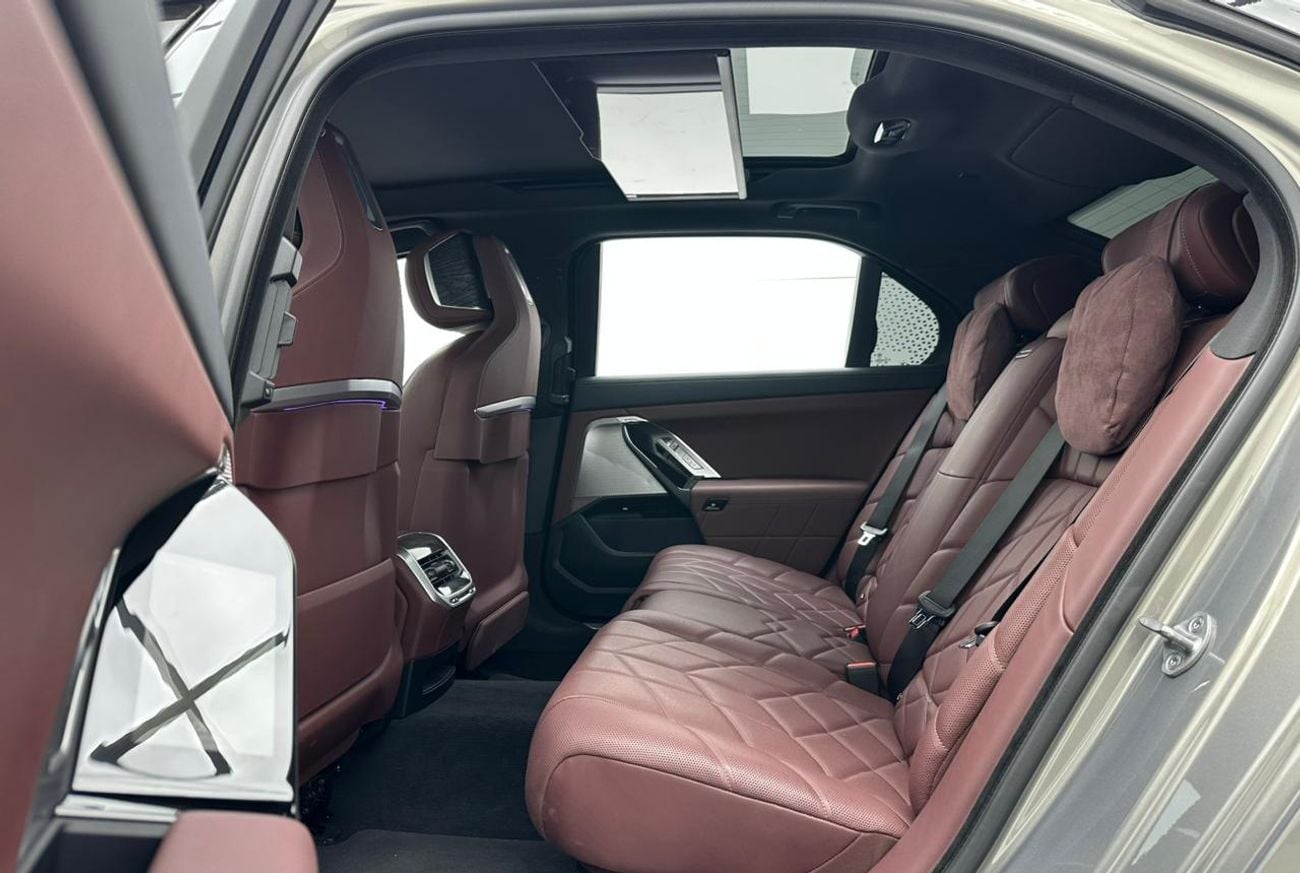 BMW 735i 2023 BMW 735i M-Sport, 2028 BMW Warranty and Service Pack, BMW Service History, GCC