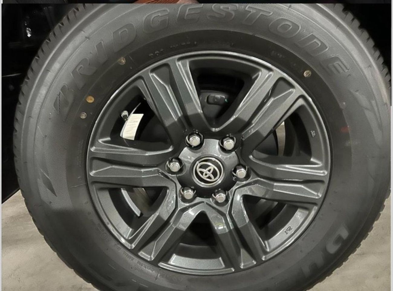 Toyota Hilux TOYOTA HILUX 2.4 SR5 Dsl 4WD 4Doors 2024