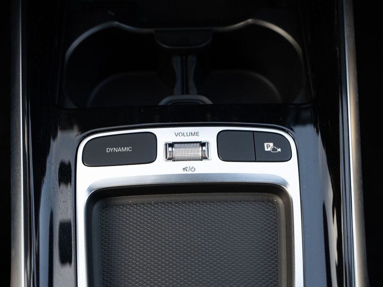 Mercedes-Benz GLB 200 2025 MERCEDES BENZ GLB 200 DYNAMIC 1.3 - WHITE inside BROWN | Export Price