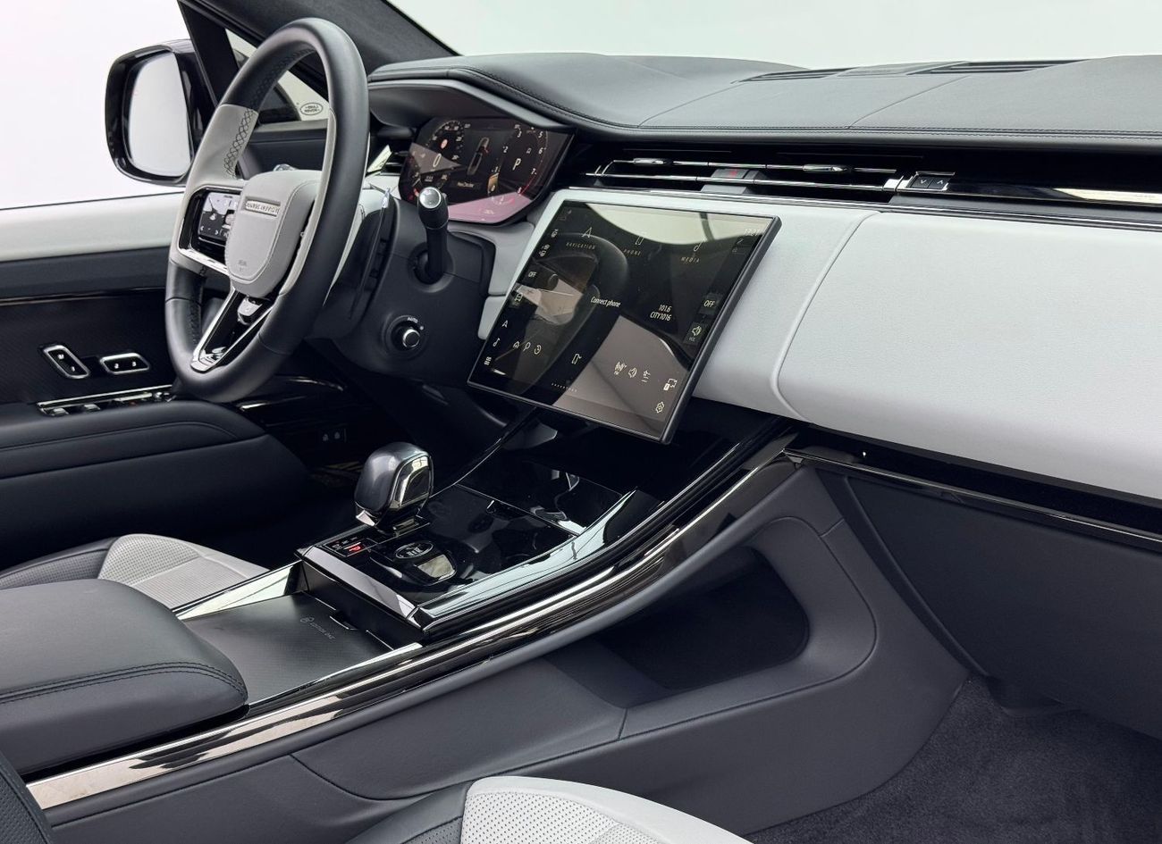 لاند روفر رينج روفر سبورت SV 4.4L 2024 Range Rover Sport SV, Warranty, Full RR Service History, Fully Loaded, Low Km, Euro