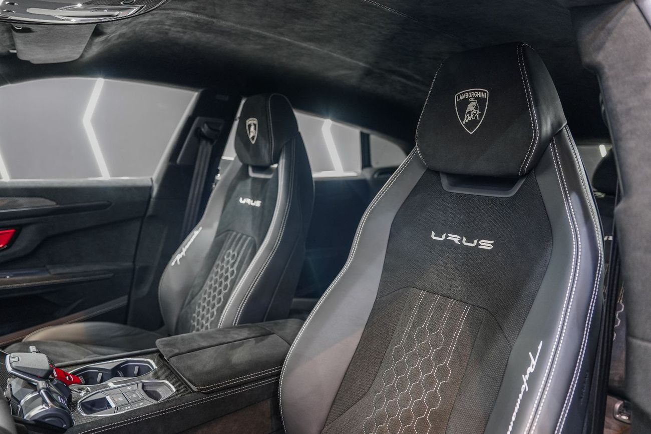 Lamborghini Urus 4.0T V8 Performante Full Carbon Pack, Akrapovic Exhaust, Lamborghini Warr + Serv!!