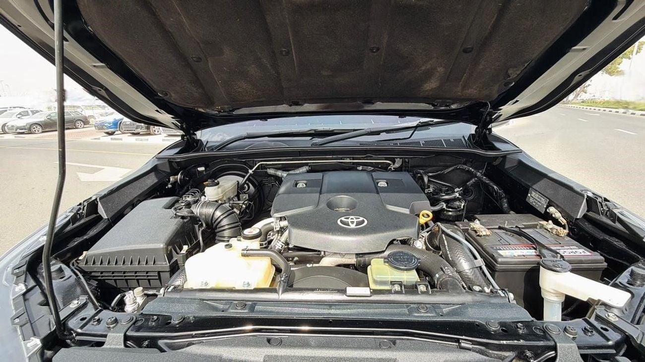 تويوتا هيلوكس 2020 | 2.8 DIESEL ENGINE | AT | RHD | HEAVY SPORTS BAR |  ROOF MOUNTED LED LIGHTS | BOOT COVER |  PR