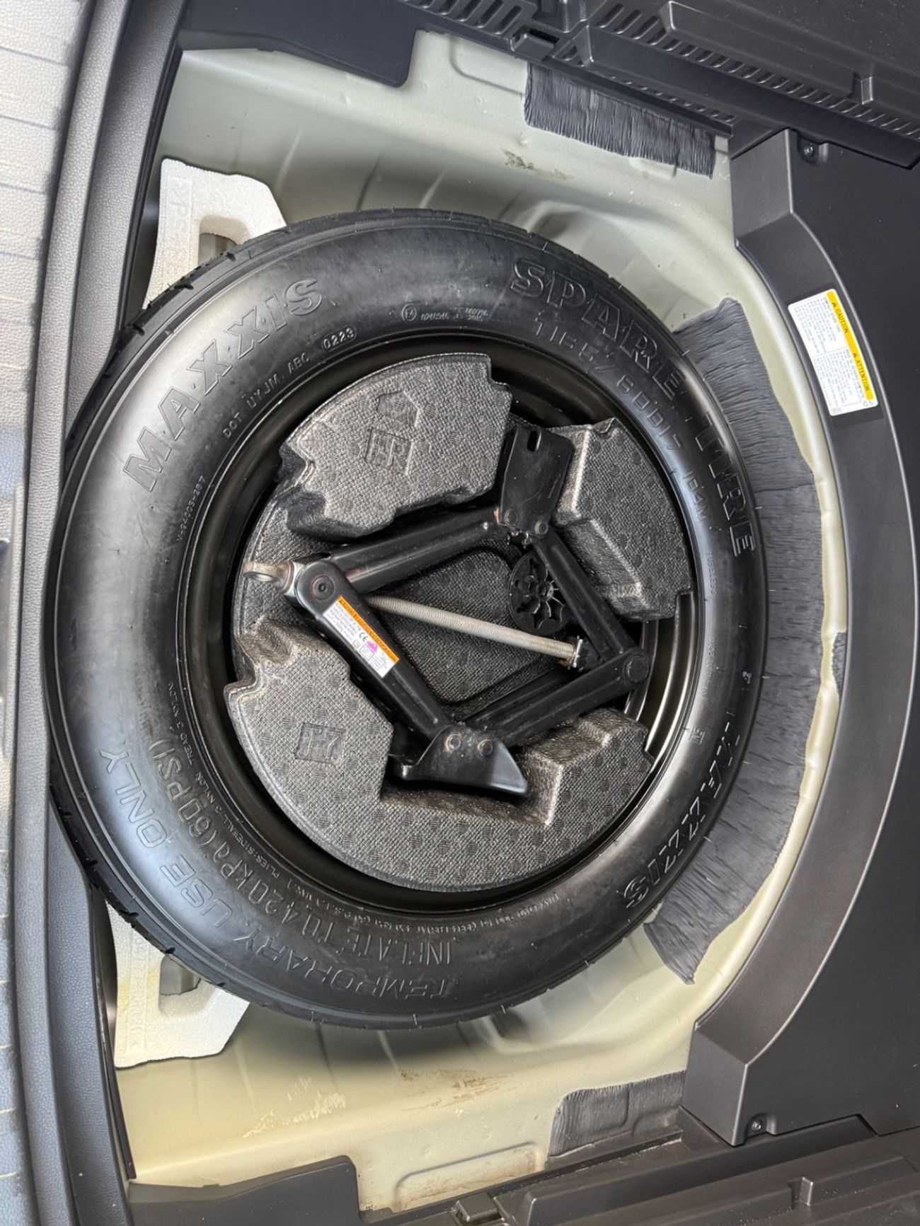 Toyota RAV4 2023 XLE KEYLESS MID OPTION 2.5 US SPEC