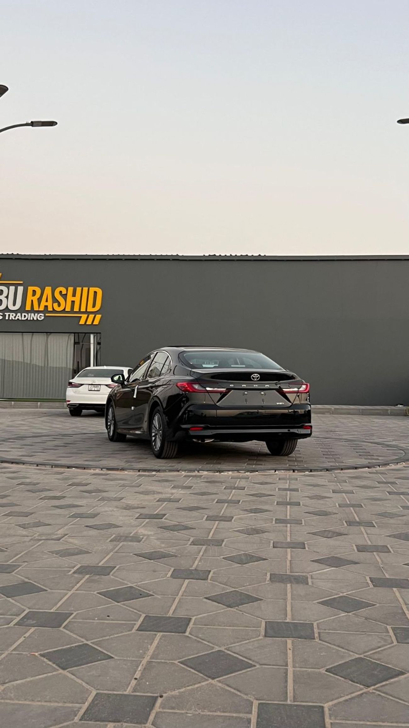 Toyota Camry XLE 2.5L Hybrid