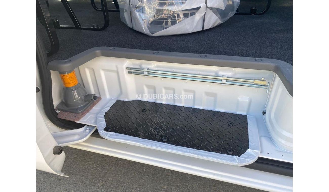 نيسان أورفان نيسان اورفان بنزين محرك 2.5 مقاعد 13  جير مانول