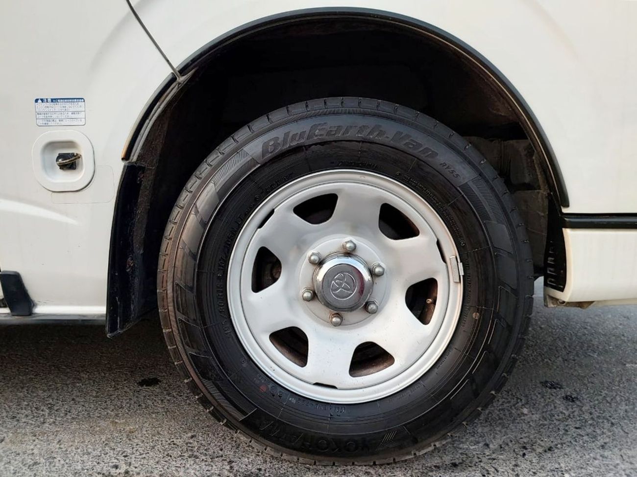 Toyota Hiace TOYOTA HIACE VAN AMBULANCE RHD 2015 MODEL 2.7 L PETROL AUTOMATIC(PM15128)