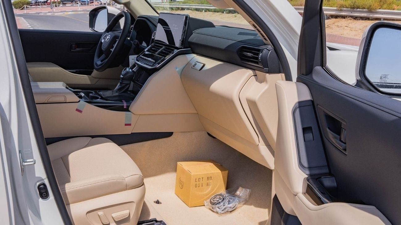 Toyota Land Cruiser 2026 Toyota Land Cruiser 300 GXR 4.0L AT Petrol 4WD (White-Beige)