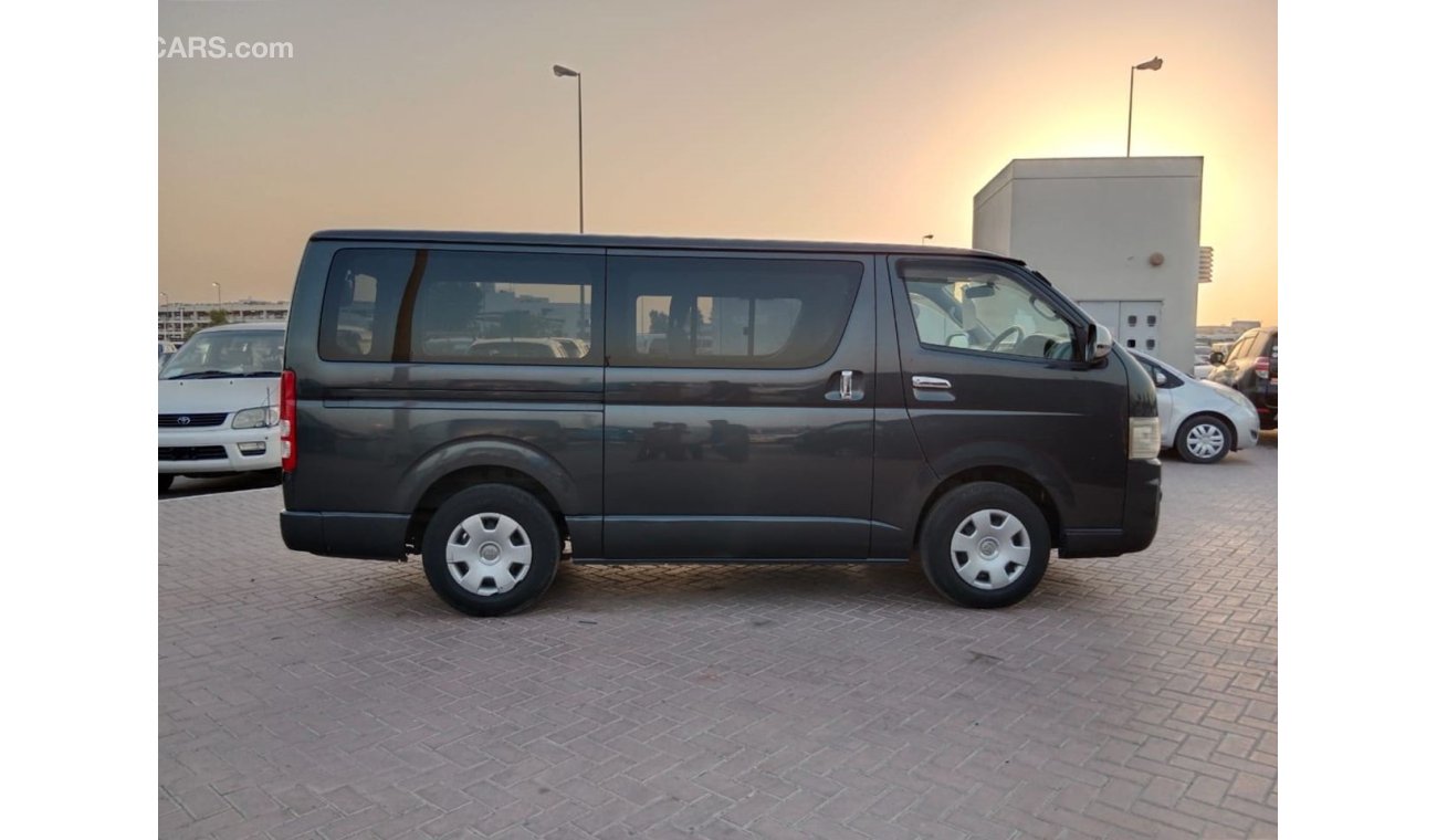 تويوتا هاياس TOYOTA HIACE VAN RIGHT HAND DRIVE (PM1416)