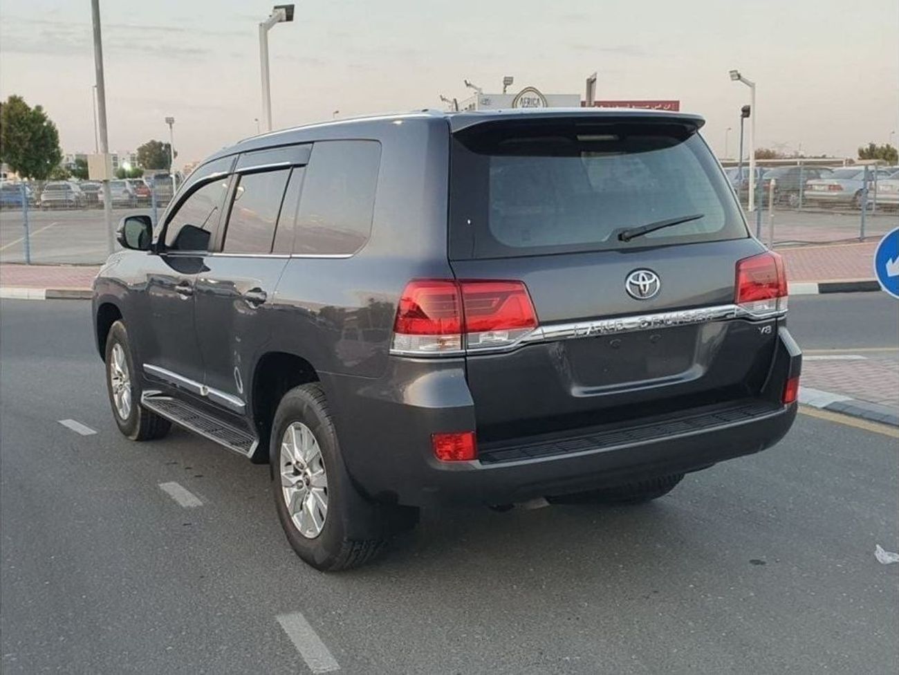 Toyota Land Cruiser Diesel 4.5 Right Hand Liter VX Limited Cool Box Sunroof Leather Power Seats