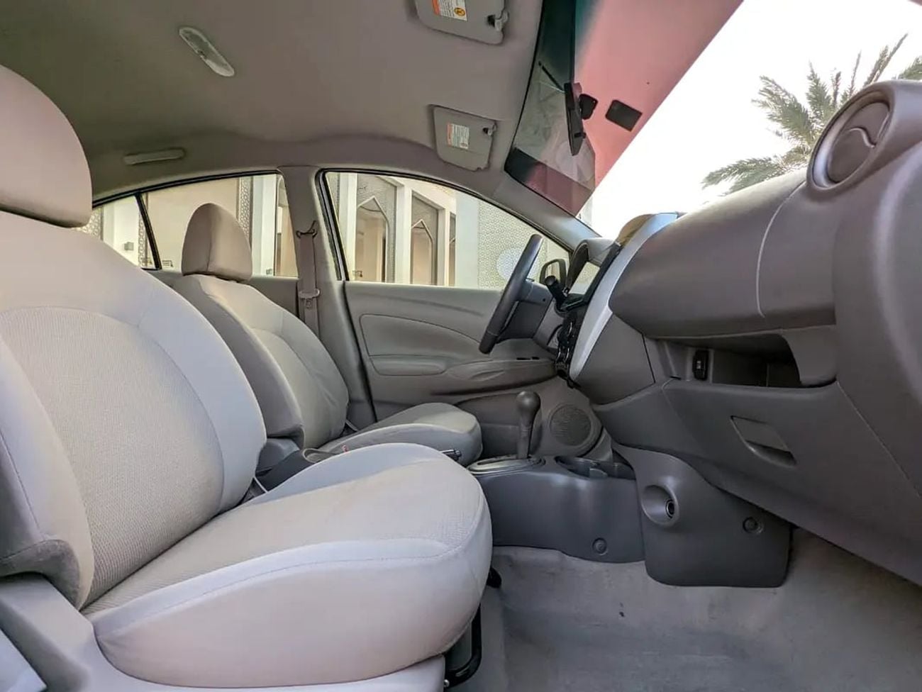 Nissan Sunny SV GCC Immaculate Condition Low KM Family Sedan 4 Cylinder Fully Automatic