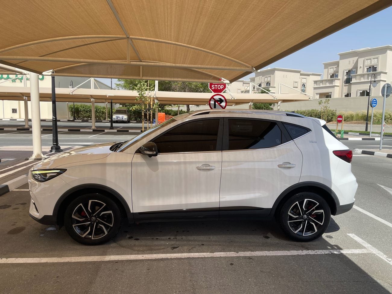 أم جي ZS LUX