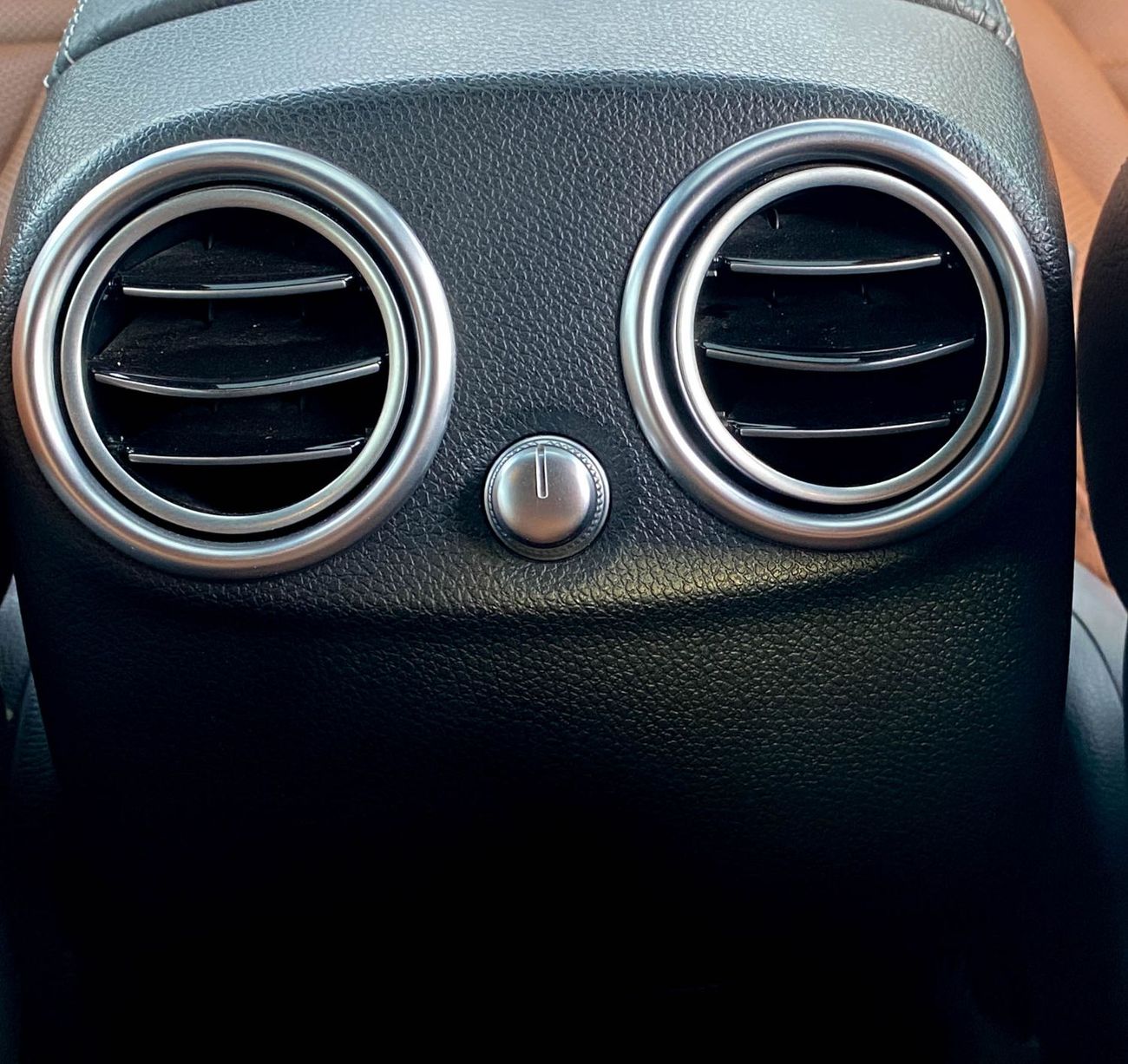 Mercedes-Benz GLC 250 4MATIC 2.0L Mercedes GLC 250, 2018 4MATIC, GCC original paint accident-free, in excellent condition