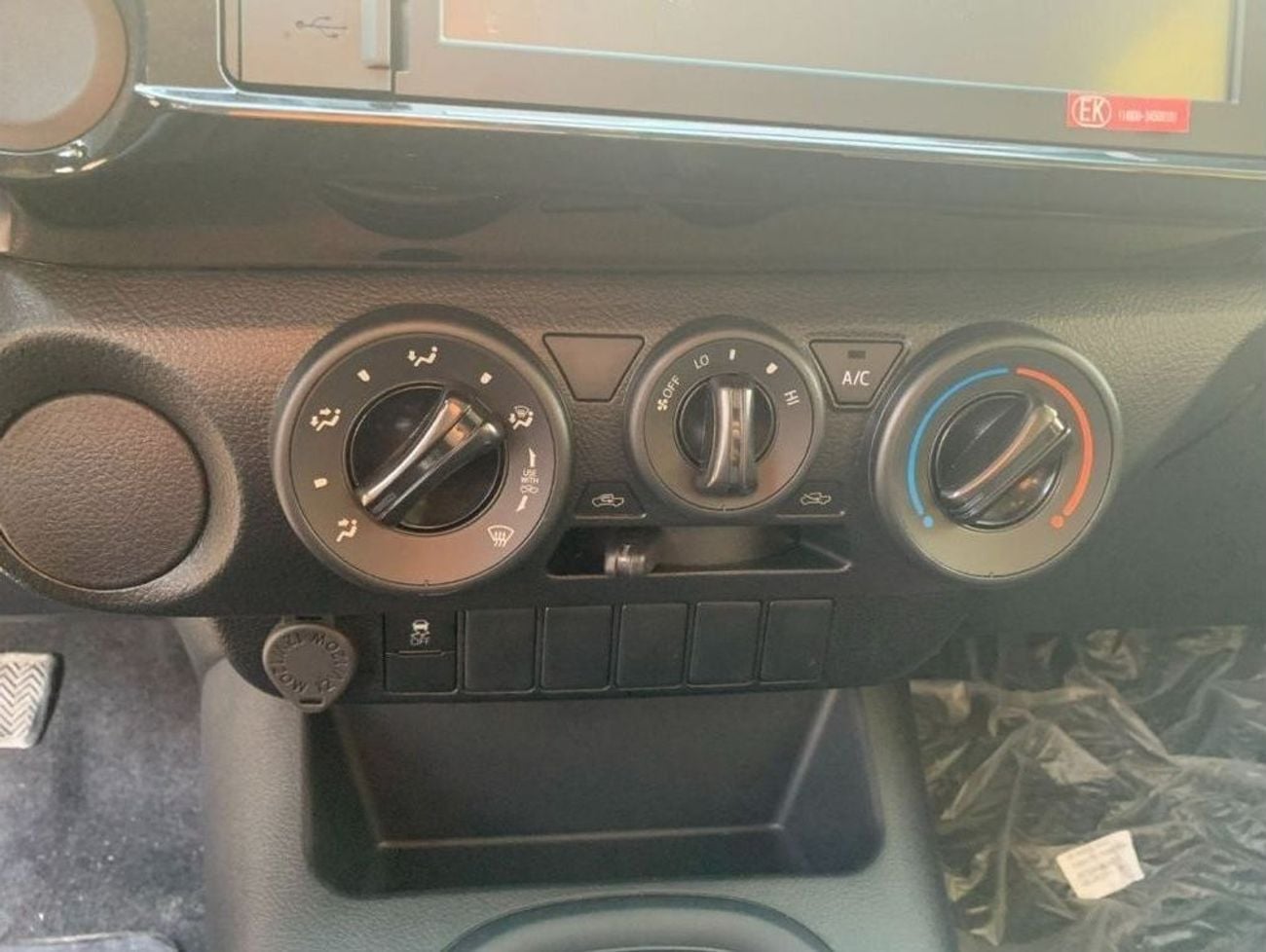 تويوتا هيلوكس TOYOTA HILUX DC 2.4L DSL - M/T - 4X2 - MY23