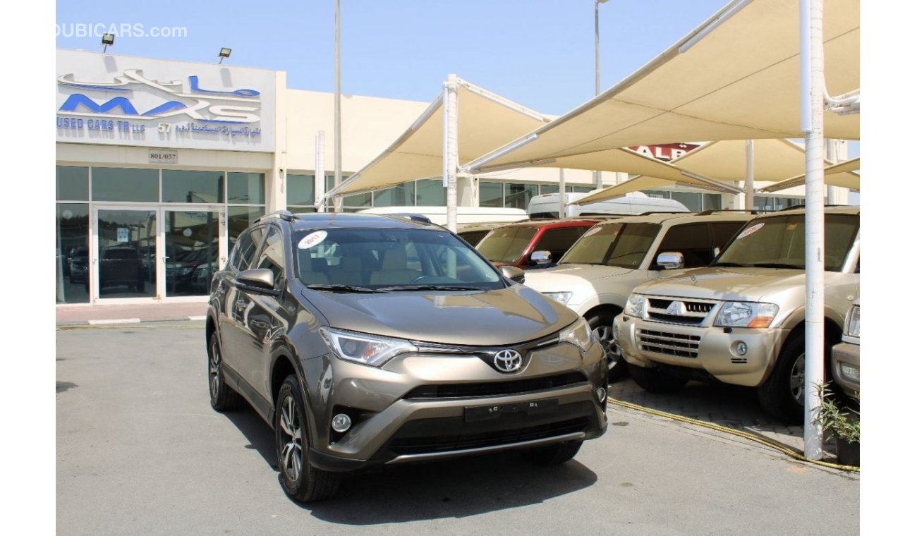 Toyota RAV4 GXR - ACCIDENTS FREE  - GCC - 2 KEYS - CAR IS IN PERFECT CONDITION INSIDE OUT