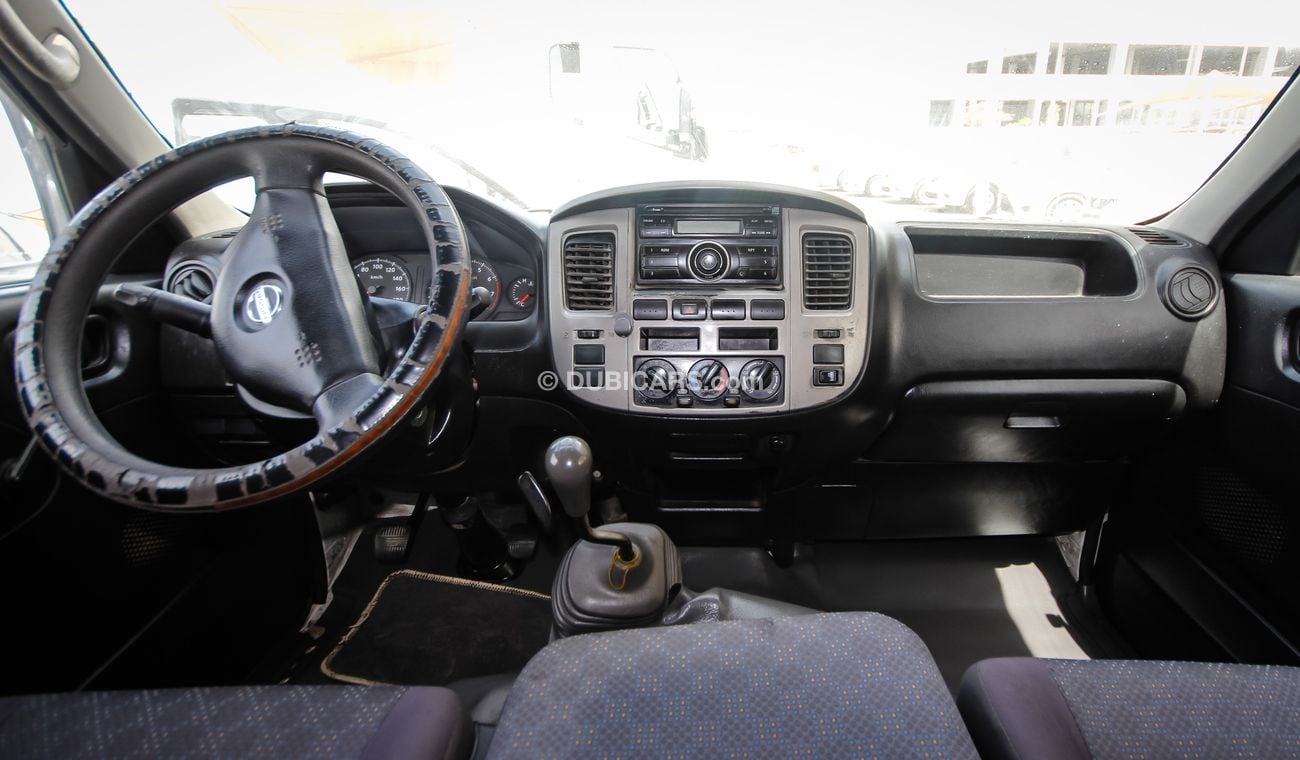 نيسان أورفان