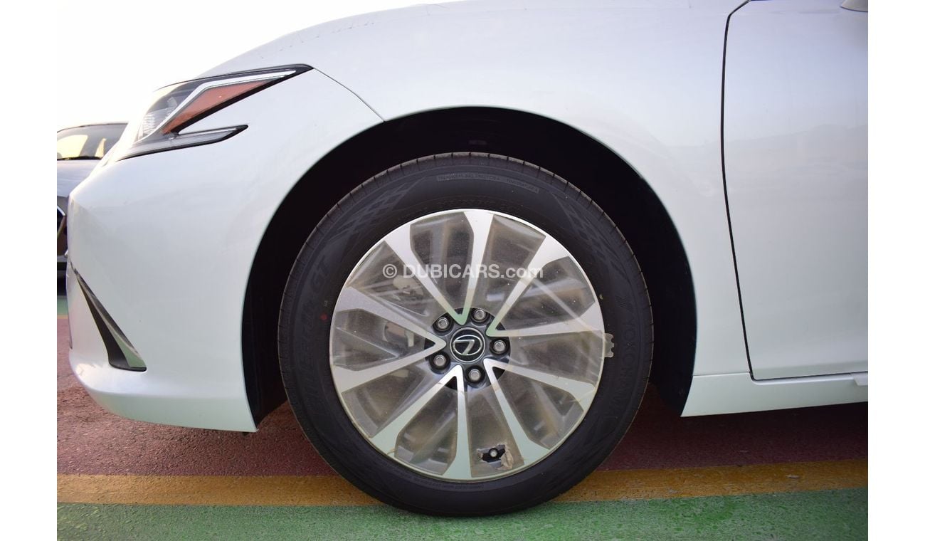 Lexus ES 300 2023 Lexus ES300h 2.5L Hybrid